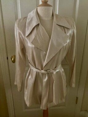 Picasso Style Women's silk beige dressy  lounge jacket w/belt size M.